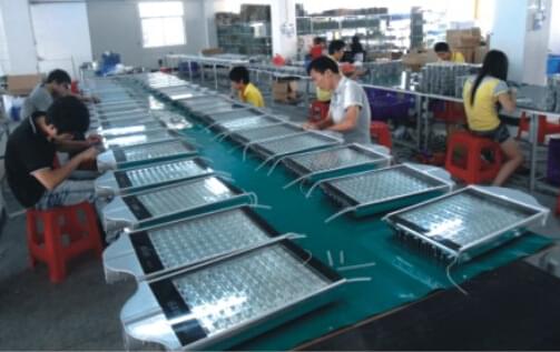 華可太陽(yáng)能路燈車(chē)間一角 華可太陽(yáng)能路燈車(chē)間一角