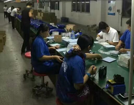 華可太陽(yáng)能工作人員加班趕貨 華可太陽(yáng)能工作人員加班趕貨