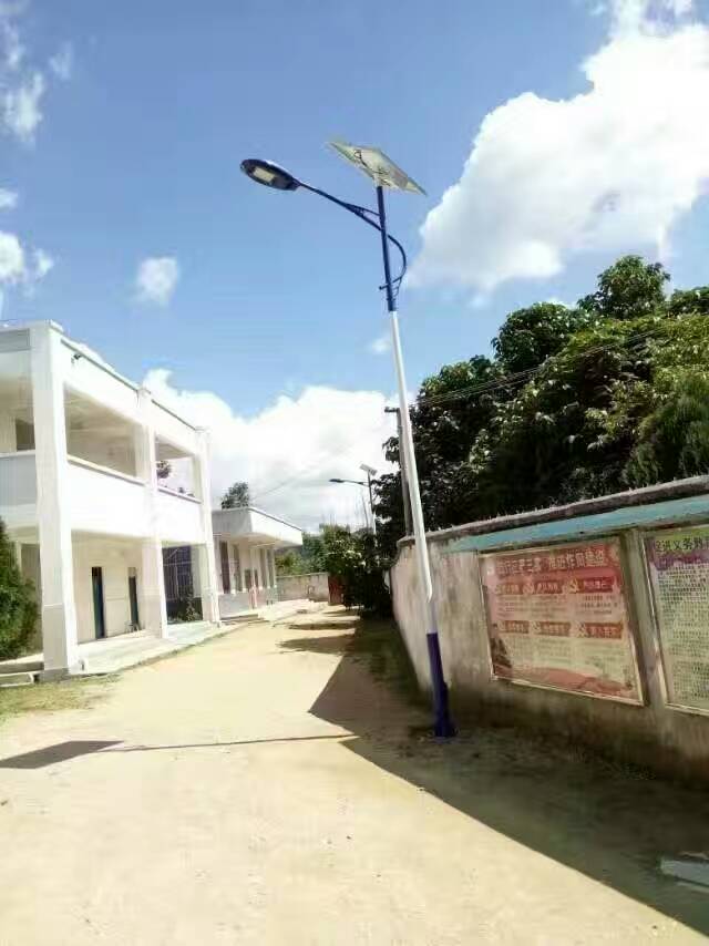 led太陽(yáng)能路燈安裝完成 led太陽(yáng)能路燈安裝完成