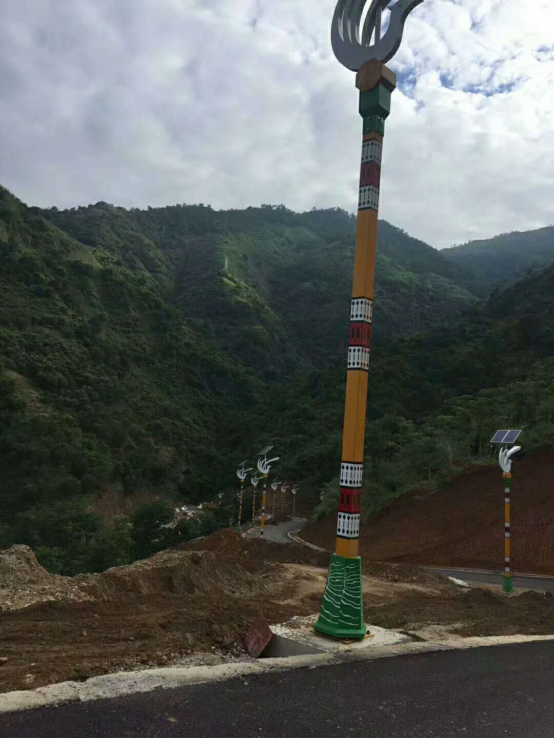 貴州民族特色太陽(yáng)能路燈安裝圖 貴州民族特色太陽(yáng)能路燈安裝圖