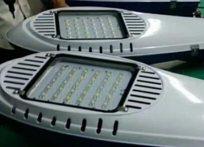 2016年底了，華可路燈團隊為客戶(hù)加班加點(diǎn)趕貨