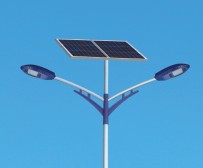 自彎臂太陽(yáng)能路燈廠(chǎng)家價(jià)格表是由什么決定的？